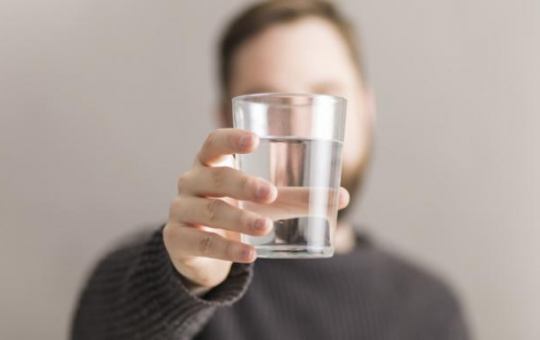 Minum Air Berlebihan Dapat Memicu Penyakit Ginjal