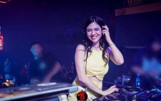 DJ Cantik Bermain Didalam Mesjid Kampung